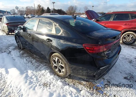 2021 Kia Forte Lxs z USA, uszkodzony, nr VIN 3KPF24AD1ME289268